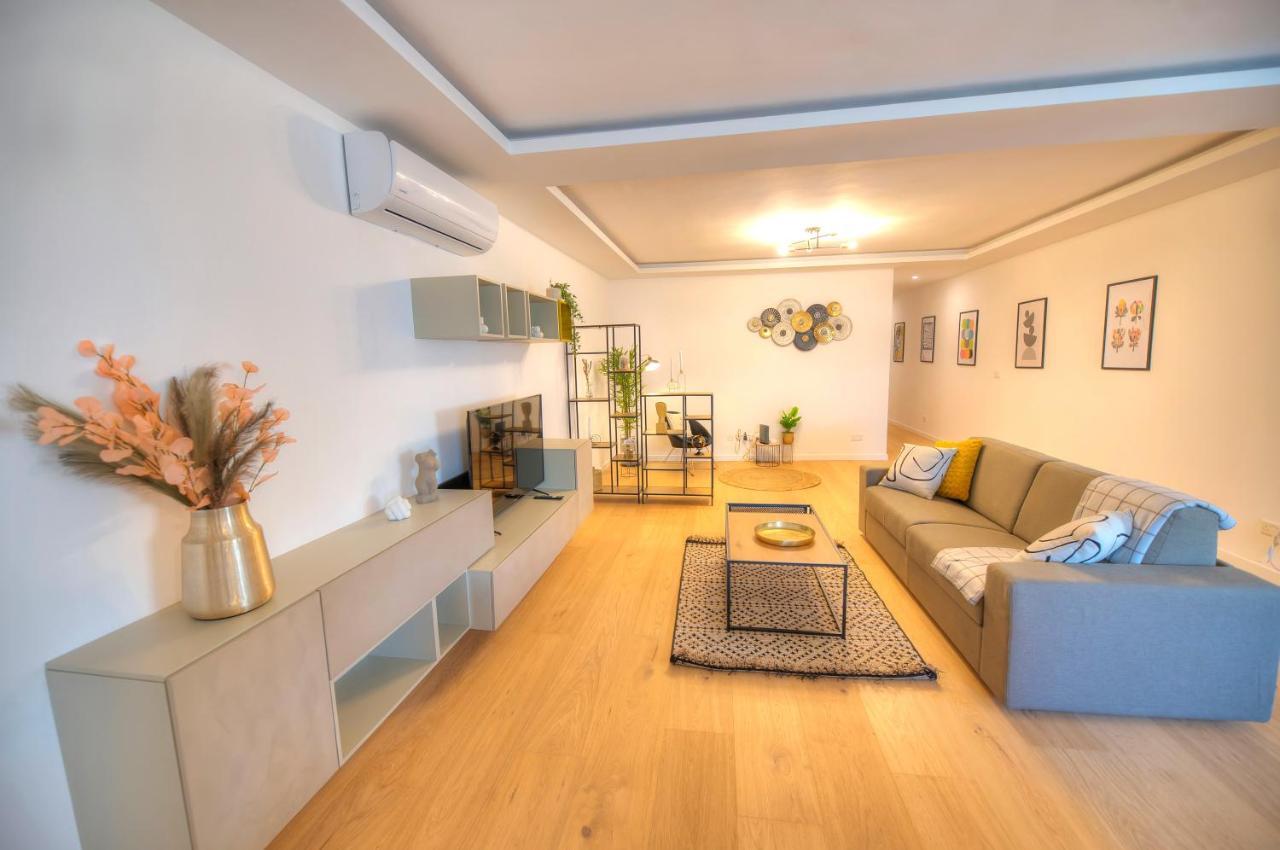 Large & Beautifully Furnished 2 Bedrooms Abon1-1 Appartement *